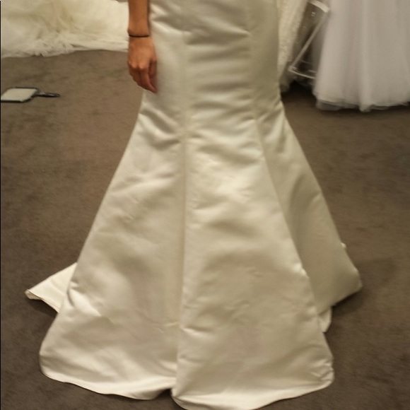 Wedding dress - Picture 7 of 16